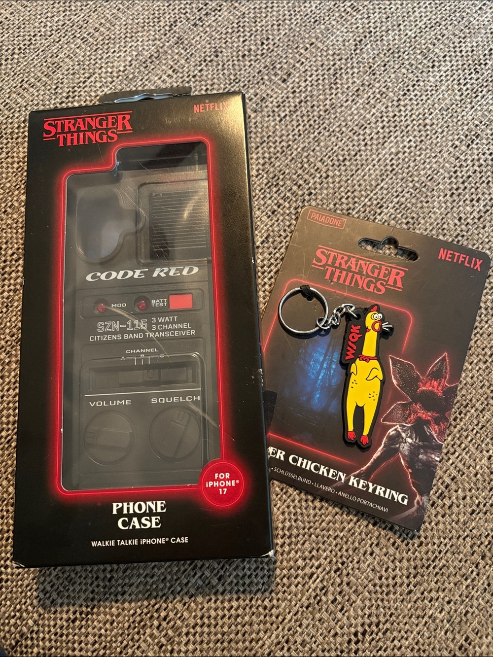 Stranger Things Walkie Taki
Phone Case for I-PHONE 17 & Key Chain new in box